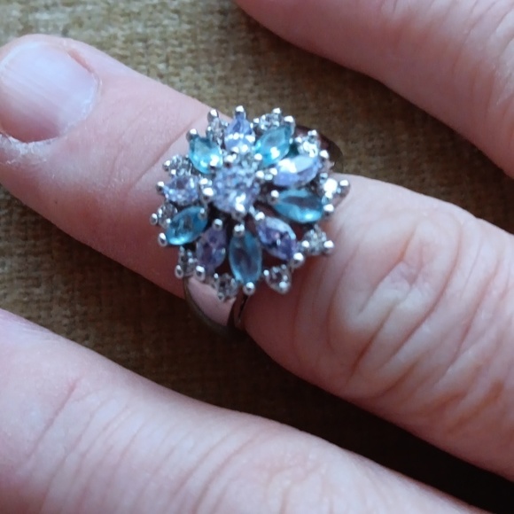 Silver Tone Rhinestone Flower Ring - Picture 13 of 13